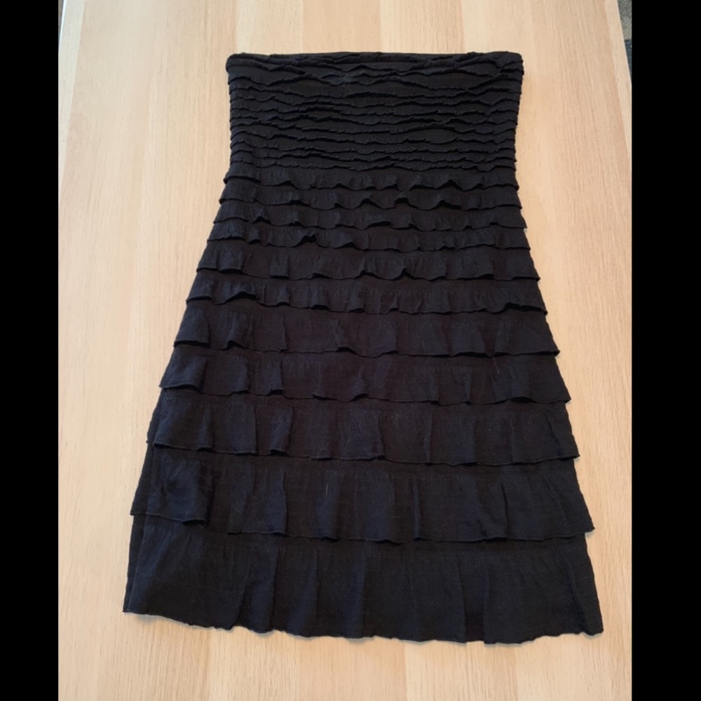 Express NWOT. Strapless ruffle dress. Size small